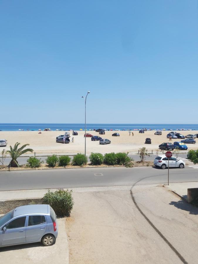 Emilu A Mare Lägenhet Marina di Schiavonea Exteriör bild